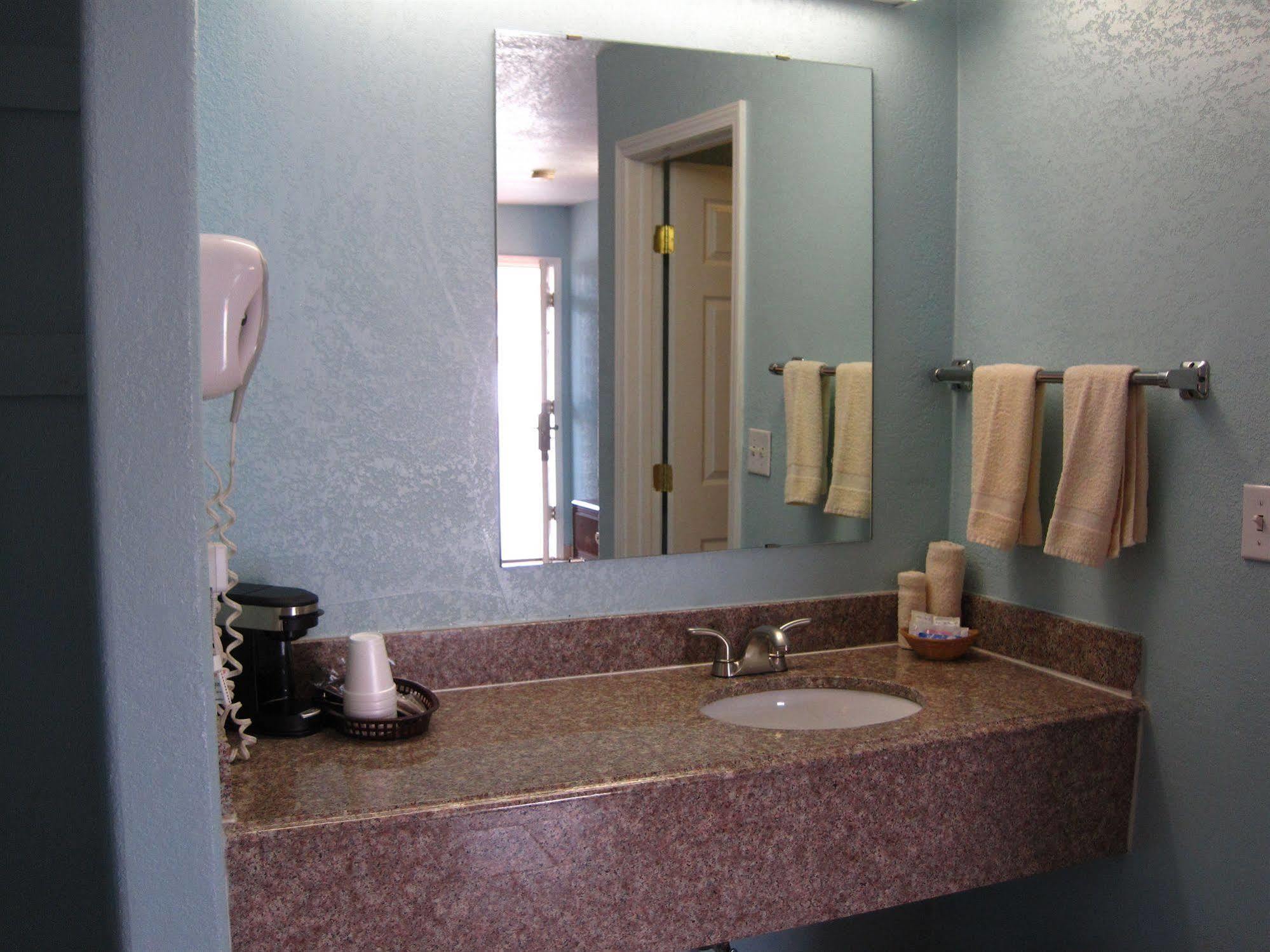 Pinn Road Inn And Suites Lackland Afb And Seaworld San Antonio Exteriör bild
