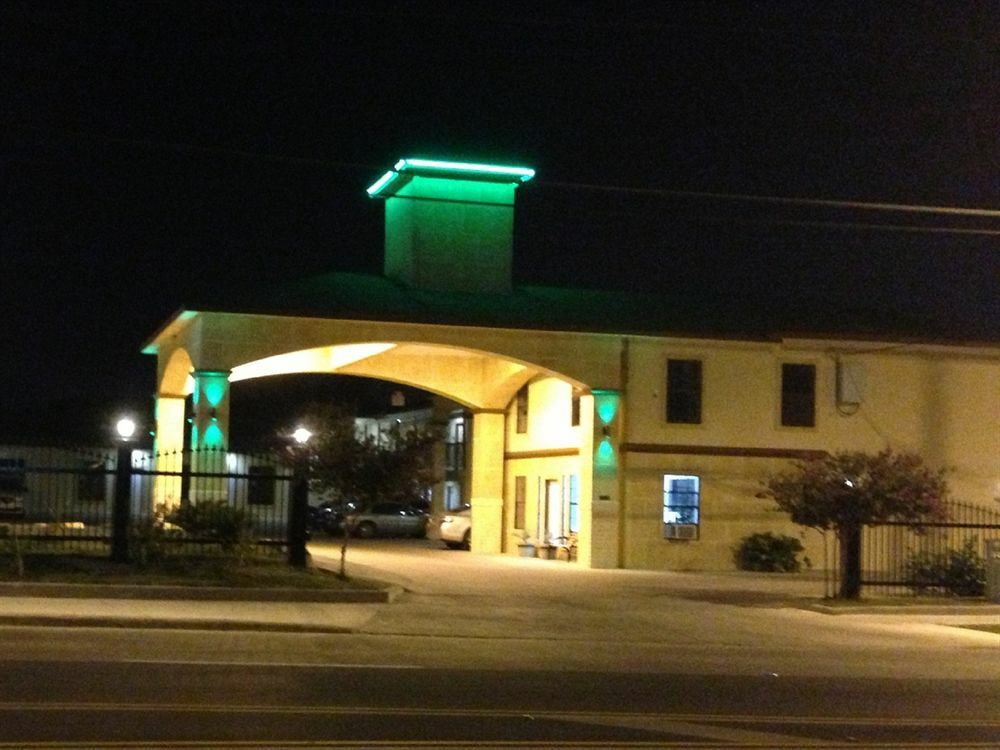 Pinn Road Inn And Suites Lackland Afb And Seaworld San Antonio Exteriör bild