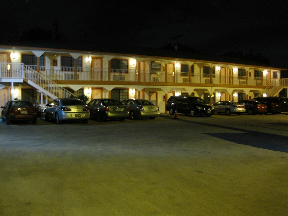 Pinn Road Inn And Suites Lackland Afb And Seaworld San Antonio Exteriör bild
